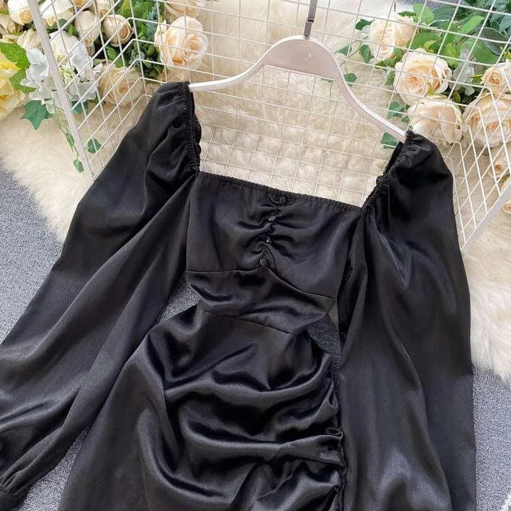 Levoire | Robe ajustée à col carré rétro avec couverture