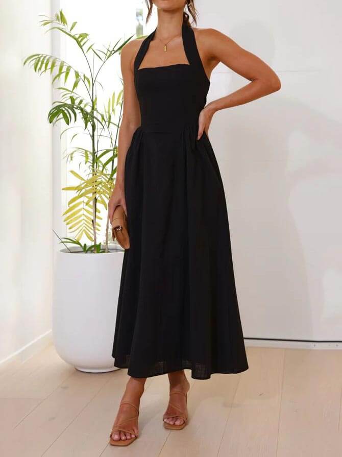 Levoire | Petite robe noire avec encolure licou et taille midi ajustée