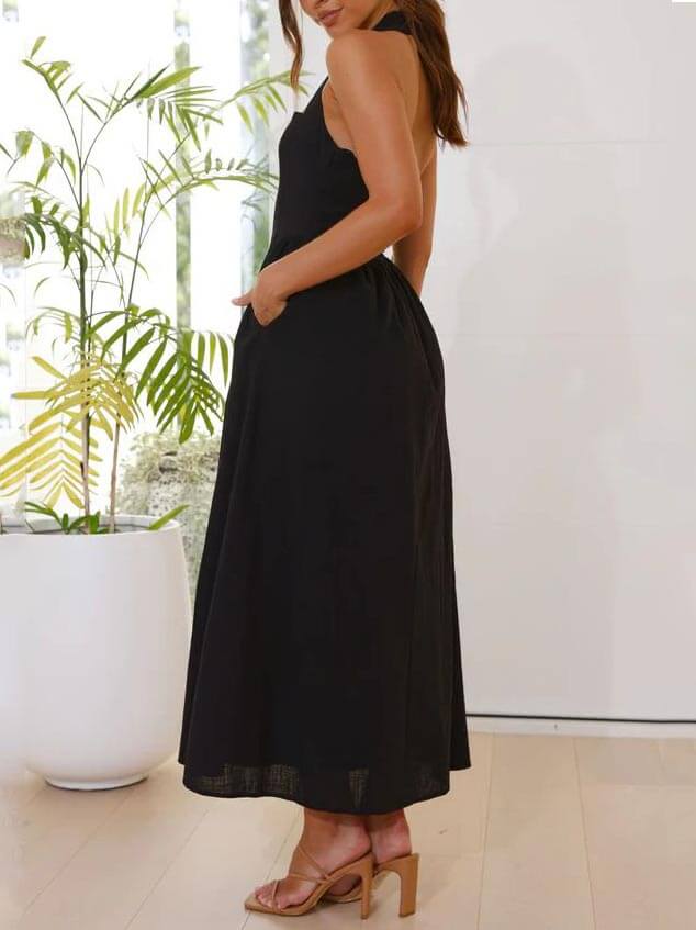Levoire | Petite robe noire avec encolure licou et taille midi ajustée