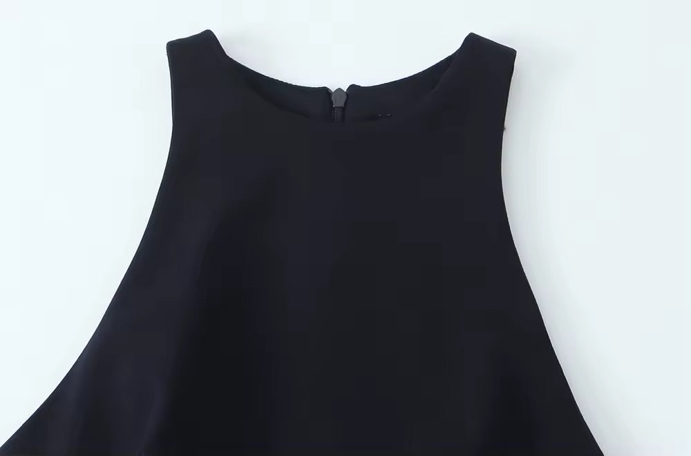 Levoire | Robe Noire Avec Jupe Plissée Et Ceintures À La Taille