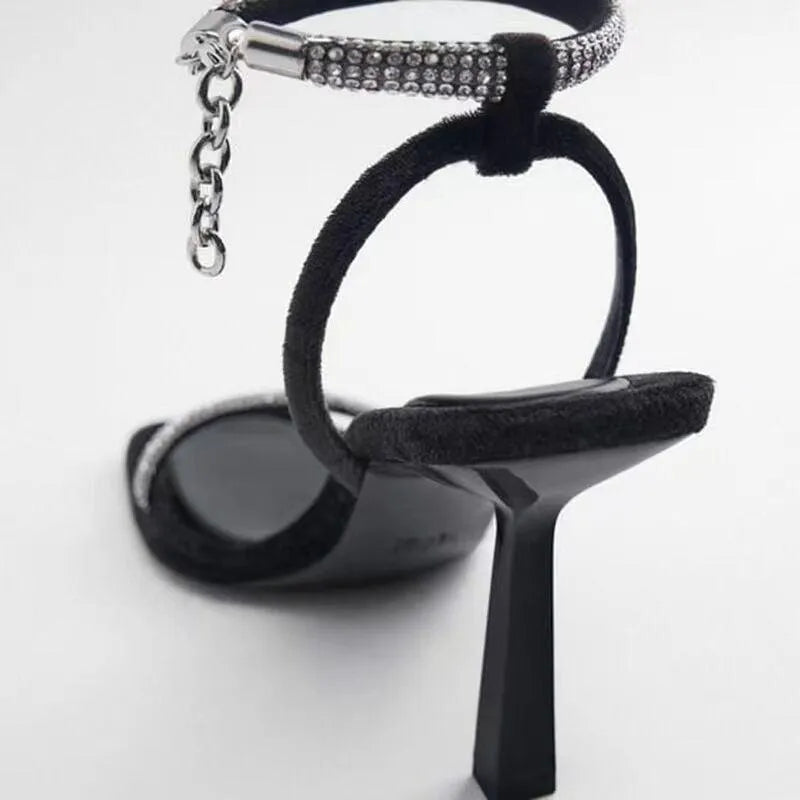 Levoire | Chaussures à talons stiletto pour femmes avec strass et bout carré