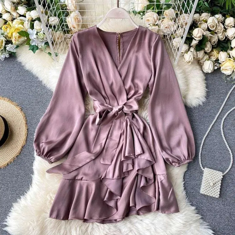Levoire | Robe en A avec des manches longues et un volant
