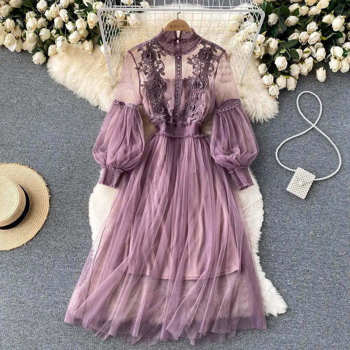 Levoire | Robe femme avec un design en mesh tempétueux avec des fleurs Lila Une taille