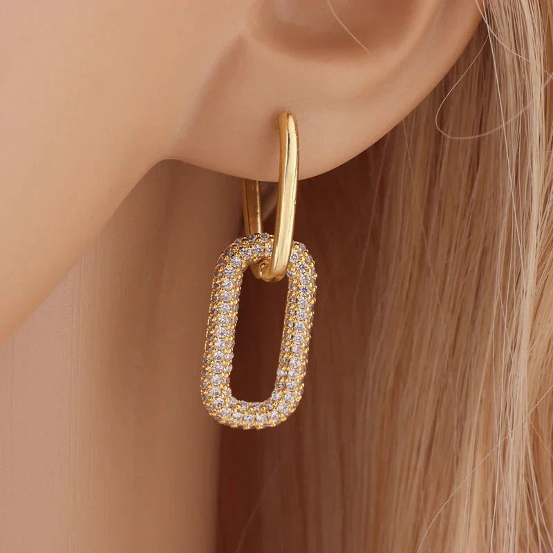 Levoire | Boucles D'Oreilles Carrées Élégantes Avec Une Finition Soignée