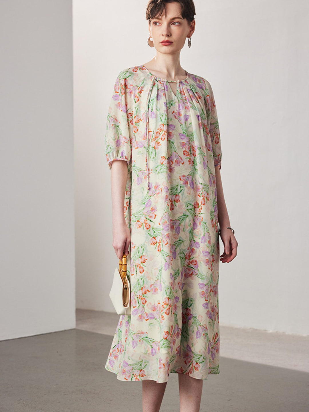 Robe en Soie Fleurie avec Manches Raglan