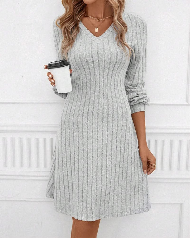 Levoire | Robe Élégante À Rayures Côtelées Avec Décolleté En V