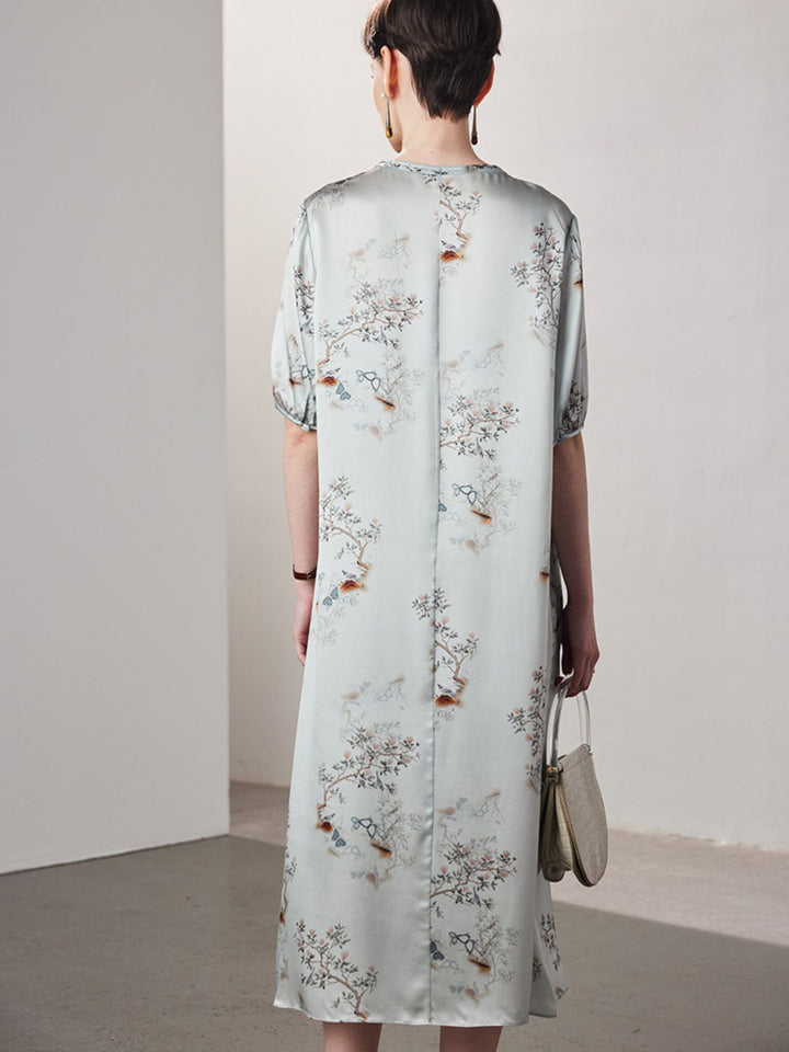 Robe Fleurie en Mélange de Soie avec Encolure Goutte d’Eau