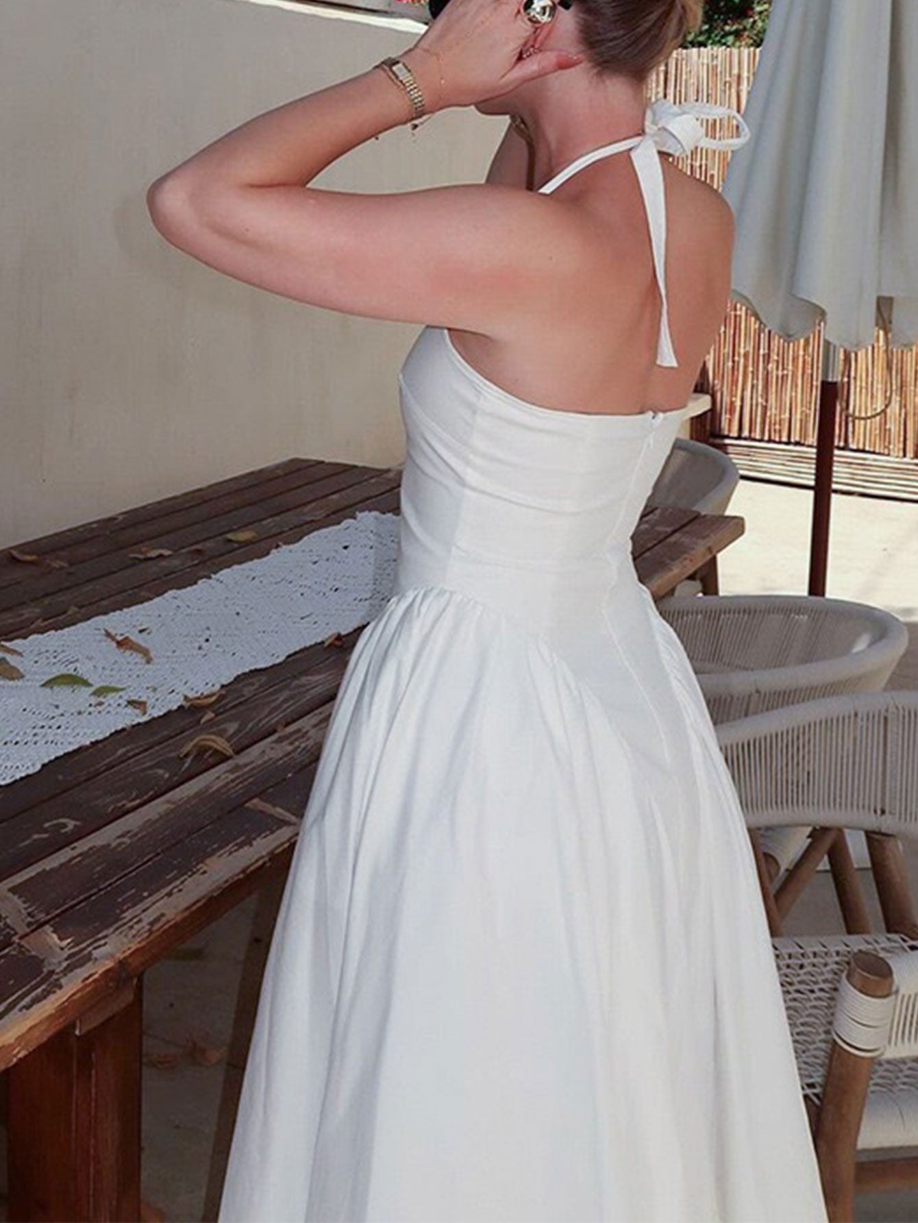 Levoire | Robe midi à encolure en V profonde