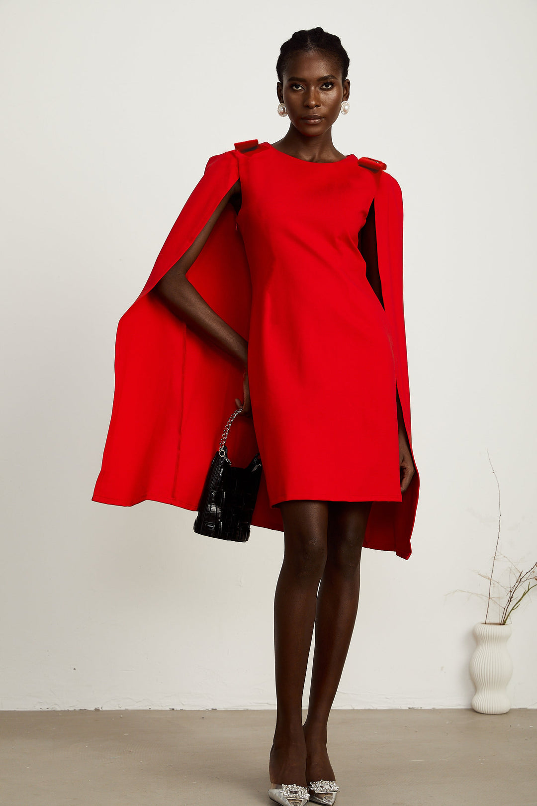 Levoire | Détail De Nœuds Rouges Cape Mini Robe