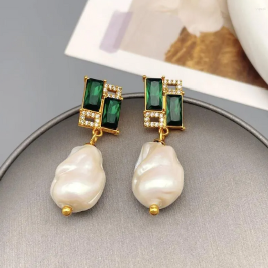 Levoire | Boucles D'Oreilles En Forme De Casque Avec Verre Vert Or 4,7 cm