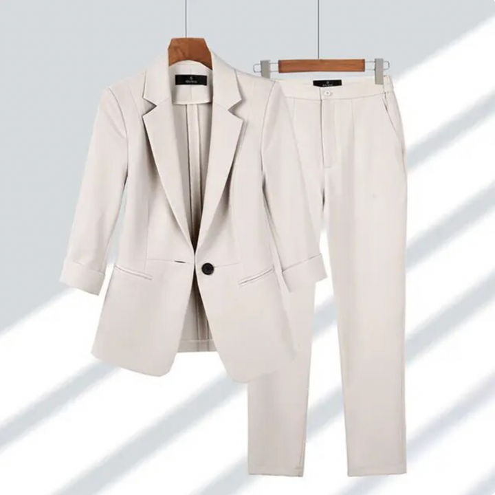Levoire | Costume Femme Luxueux Beige