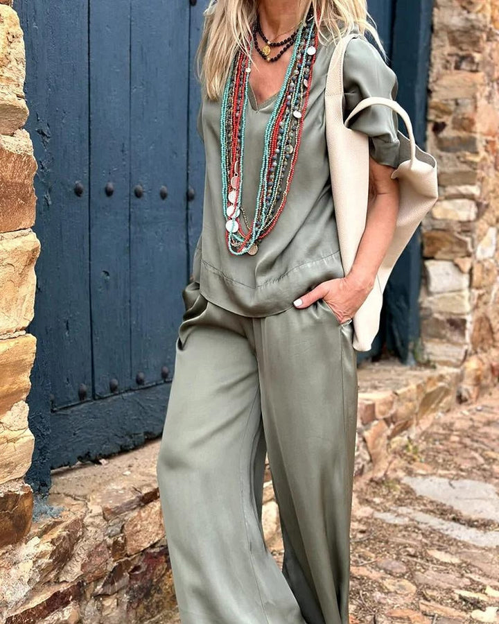 Levoire | Ensemble Élégant Composé D'Une Chemise À Col En V Blanc Et De Pantalons Évasés Douceur délicate