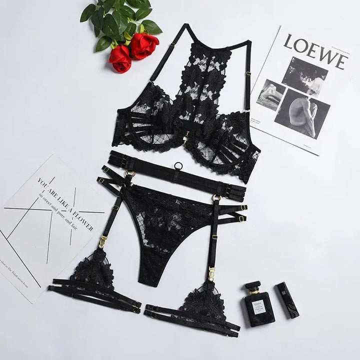 Levoire | Ensemble de quatre pièces avec une broderie et une sangle croisée Noir