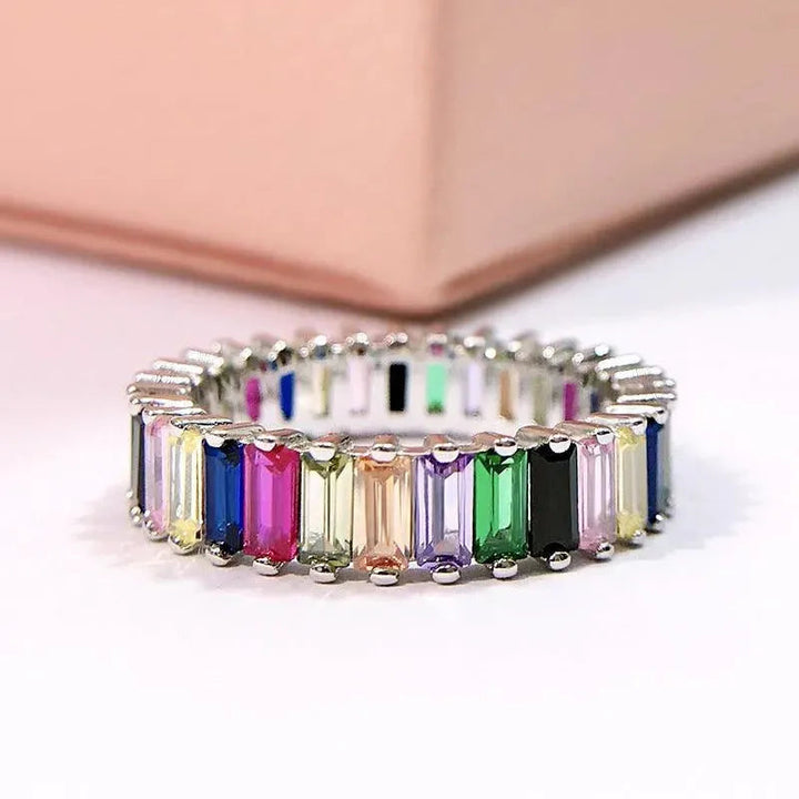 Levoire | Bague géométrique colorée pour femmes avec zircon en arc-en-ciel