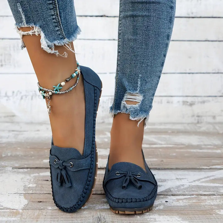 Levoire | Mocassins En Daim Classiques Avec Détail À Pompons Pour Femmes