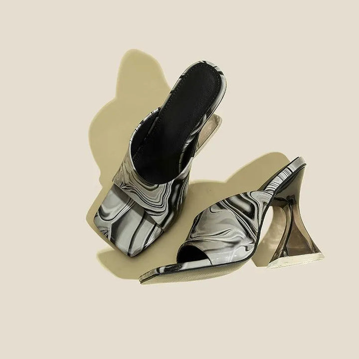 Levoire | Semelle de conception haute chaussures à talons hauts Manteau noir avec graffiti