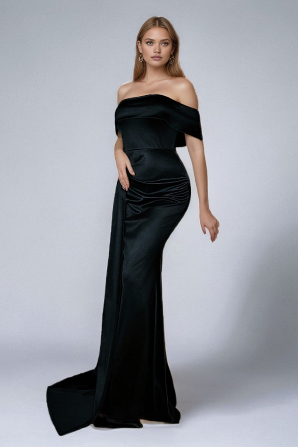 Levoire | Robe Satin Épaule Dénudée Noir