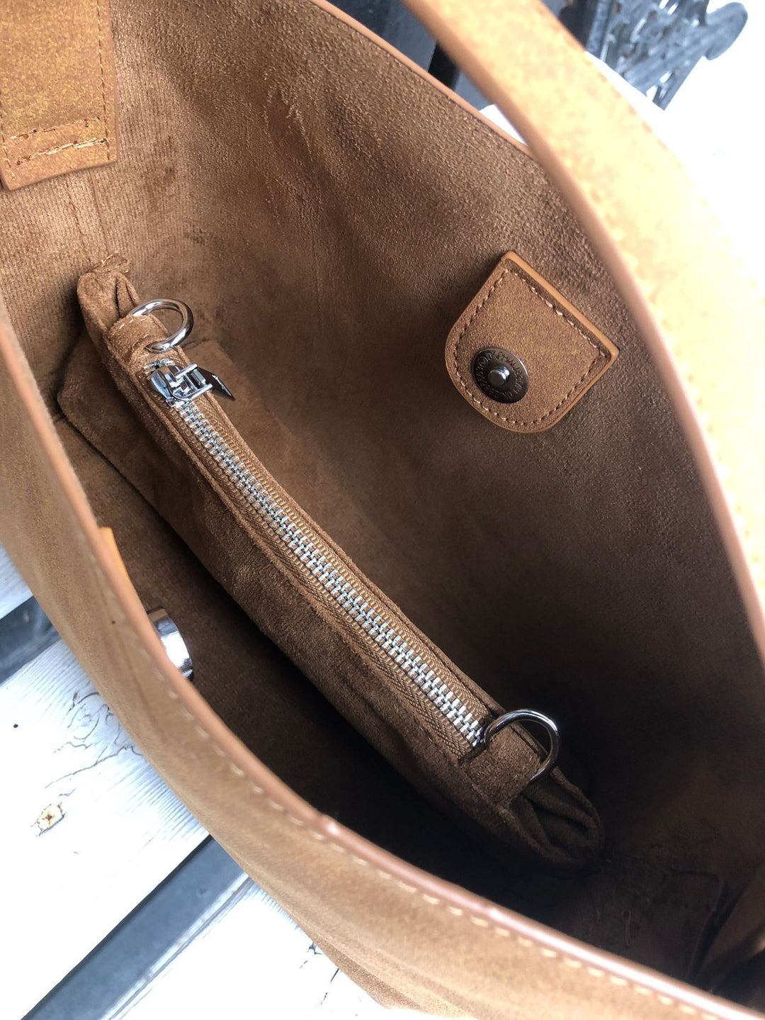 Levoire | Sac Porté Main En Daim Avec Boucle De Ceinture
