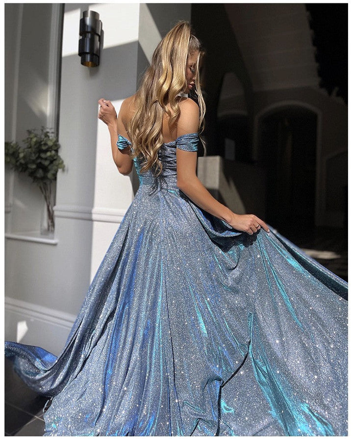 Levoire | Robe à paillettes avec grande jupe, haut tube élégant et fente sur le côté