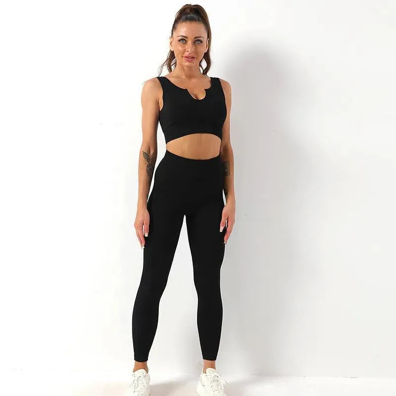 Levoire | Pantalons de yoga associés à un débardeur de yoga noir U-formationnel