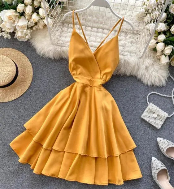 Levoire | Robe courte pour femmes avec un lien à l'arrière Jaune