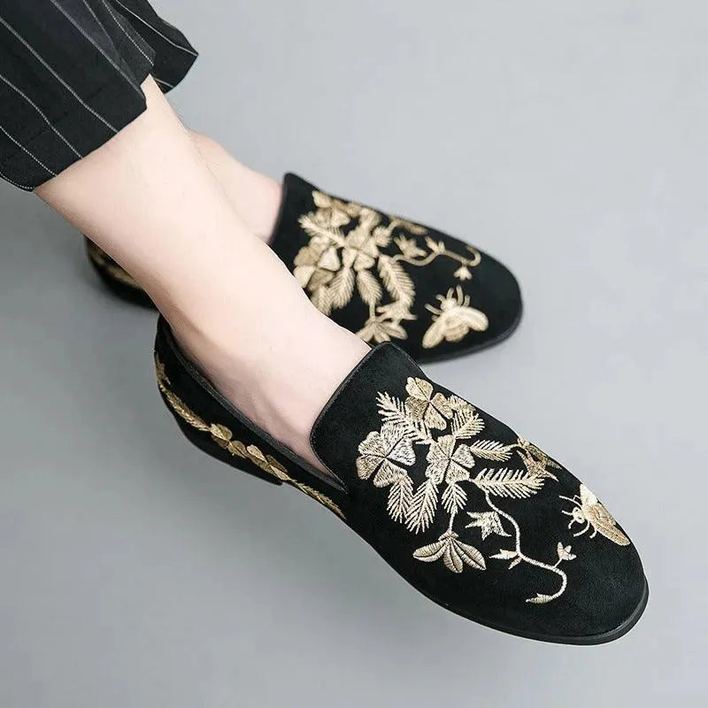 Levoire | Élégant mocassins en daim pour hommes en velours, avec broderies dorées