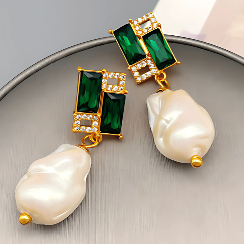 Levoire | Boucles D'Oreilles En Forme De Casque Avec Verre Vert