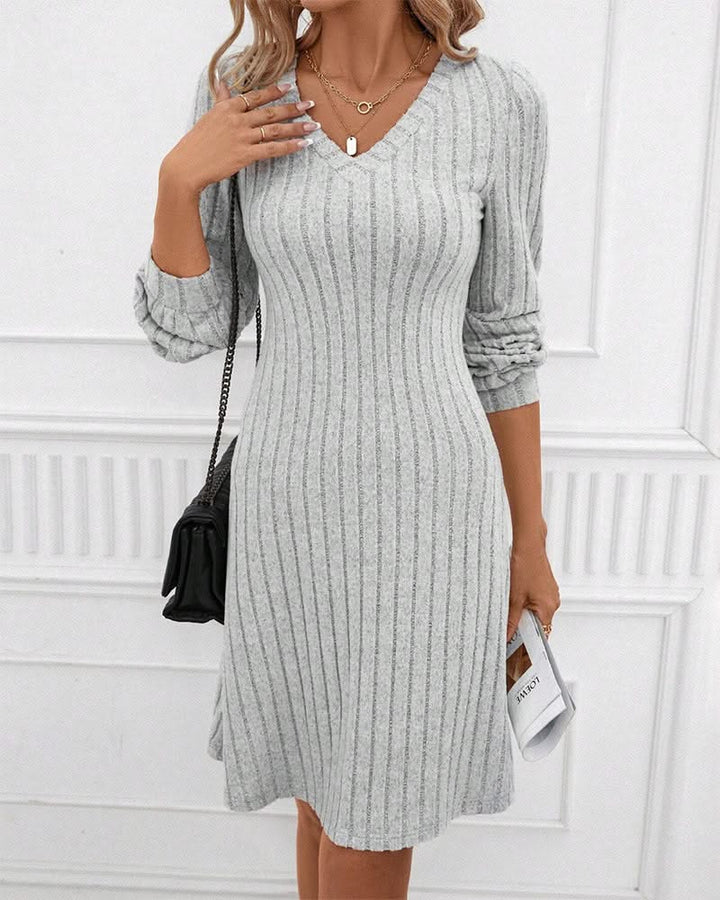 Levoire | Robe Élégante À Rayures Côtelées Avec Décolleté En V Gris