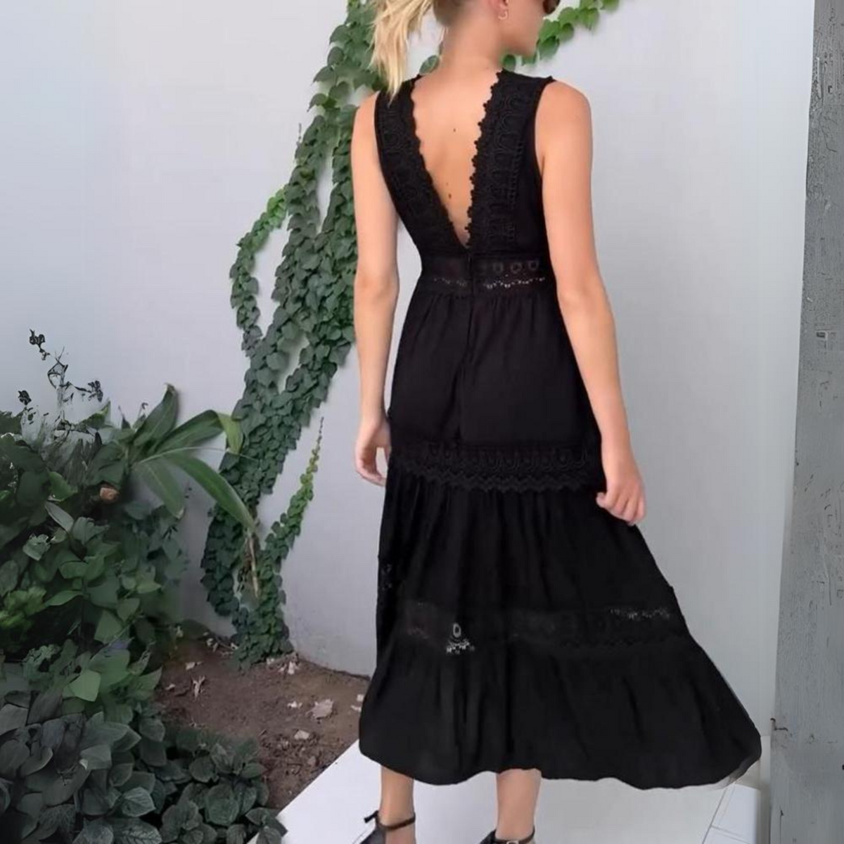 Levoire | Robe En Dentelle Avec Décolleté En V