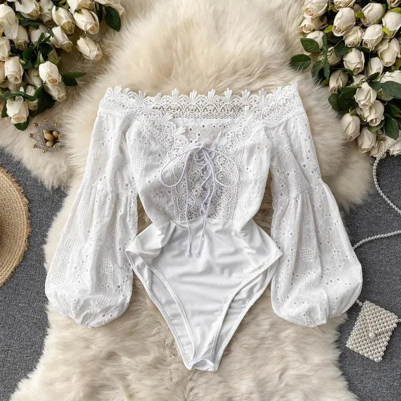 Levoire | Body avec de légers détails en dentelle et décolleté en V
