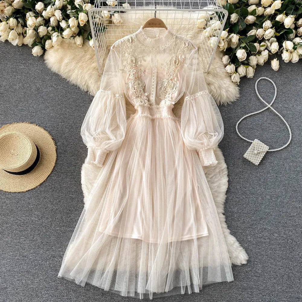 Levoire | Robe femme avec un design en mesh tempétueux avec des fleurs Blanc Une taille