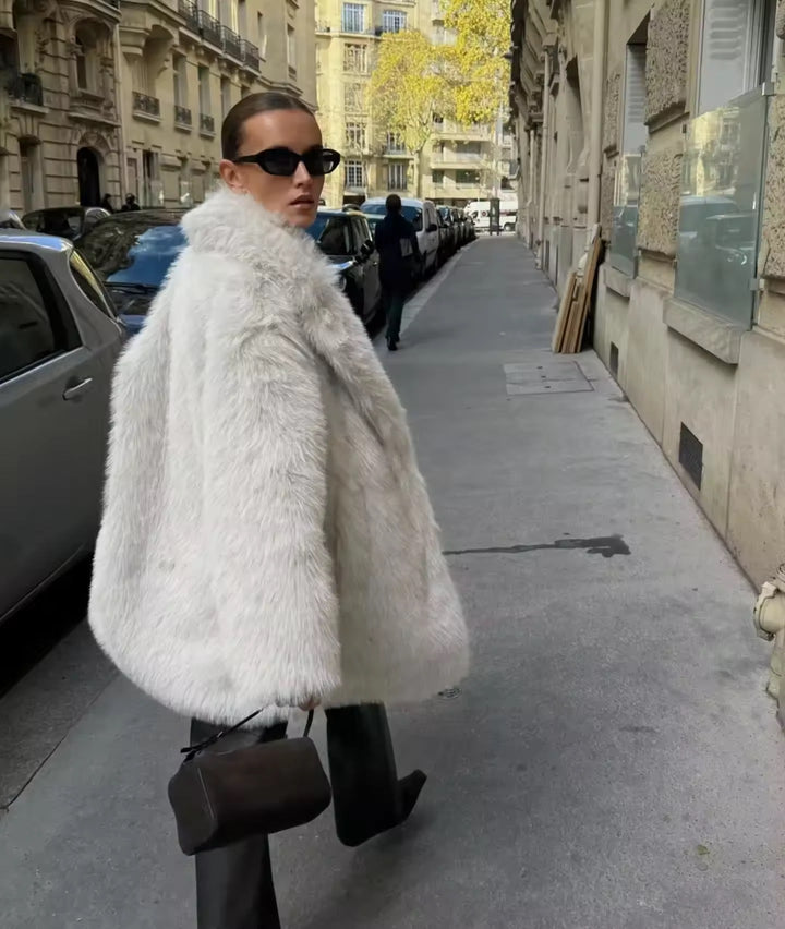 Levoire | Manteau En Fausse Fourrure Blanche Élégant