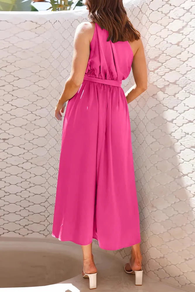 Levoire | Robes de soirée élégantes avec encolure inclinée et ornements d'accessoires métalliques solides