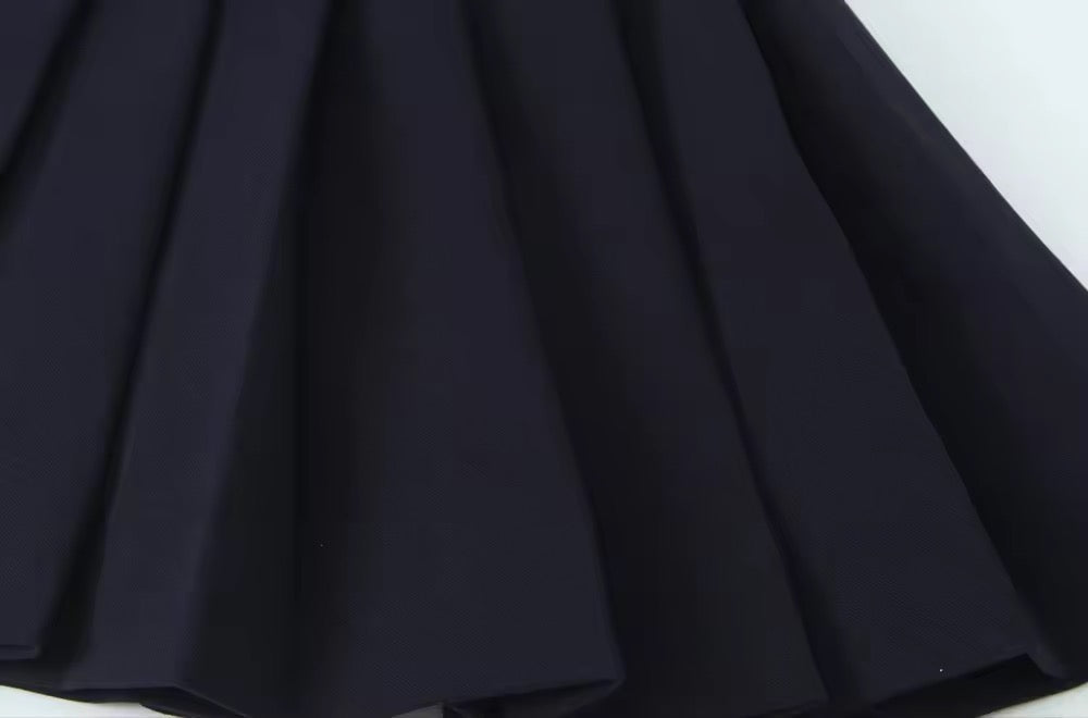 Levoire | Robe Noire Avec Jupe Plissée Et Ceintures À La Taille