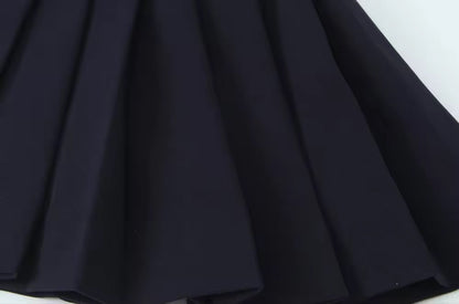 Levoire | Robe Noire Avec Jupe Plissée Et Ceintures À La Taille