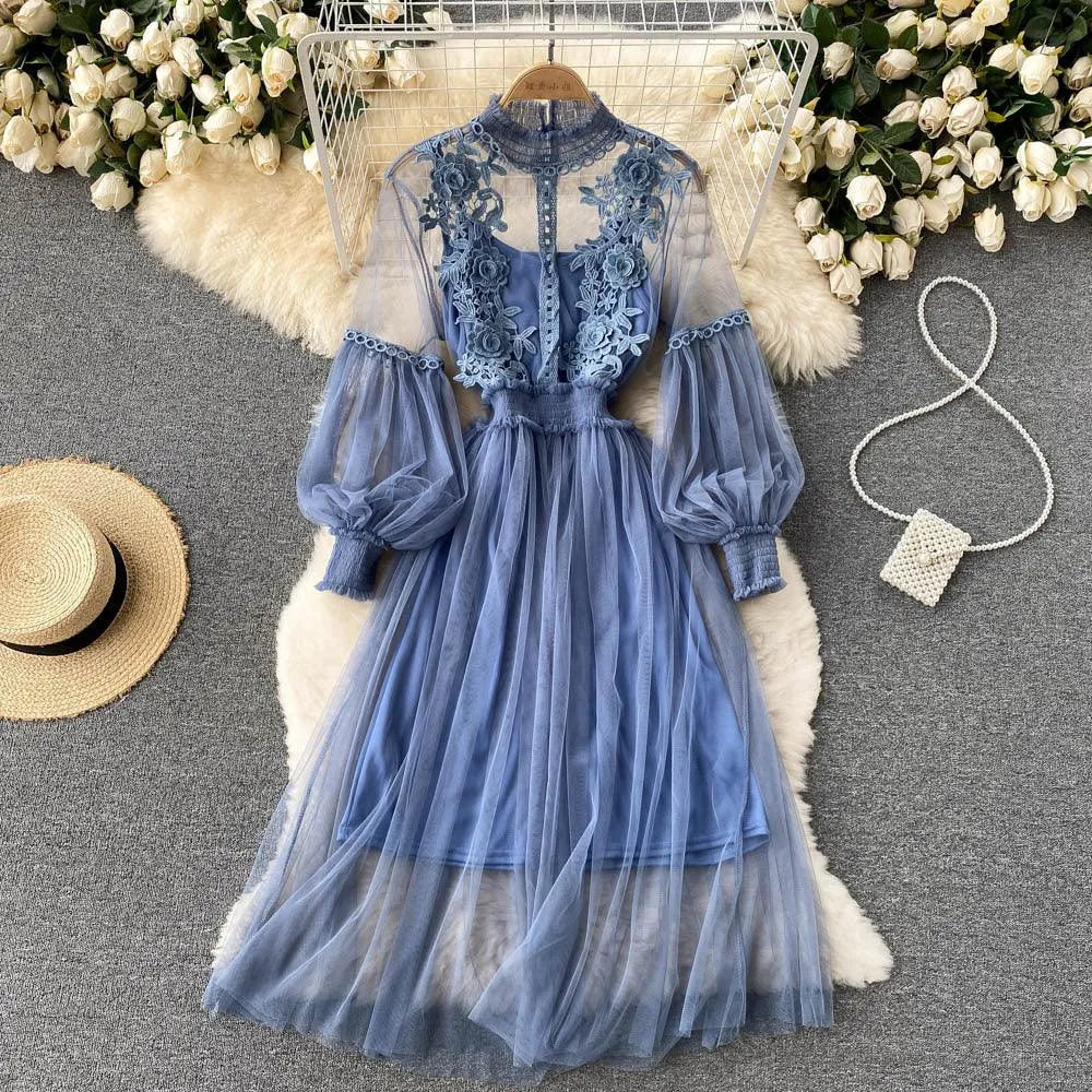 Levoire | Robe femme avec un design en mesh tempétueux avec des fleurs Bleu Une taille