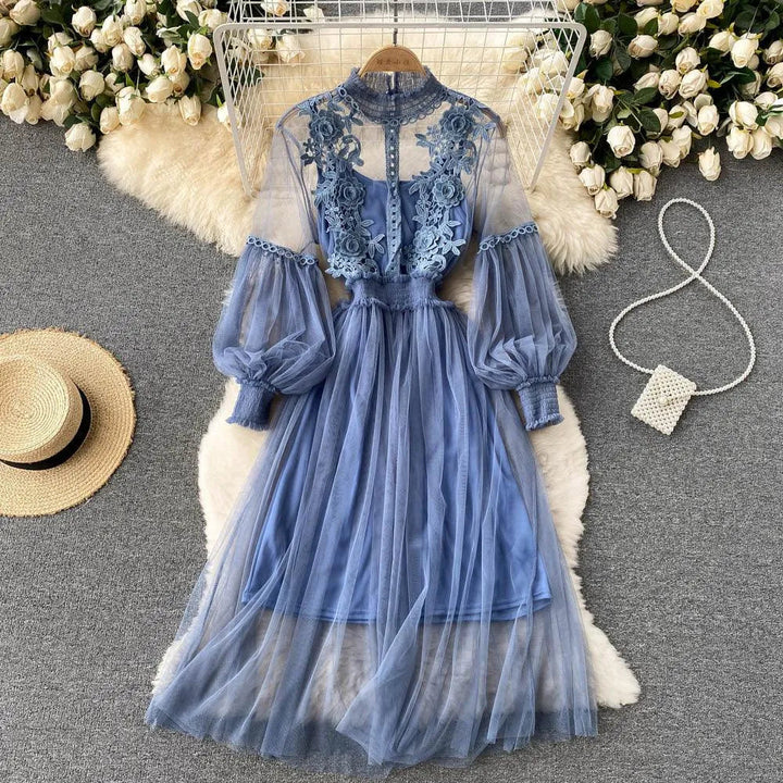 Levoire | Robe femme avec un design en mesh tempétueux avec des fleurs Bleu Une taille