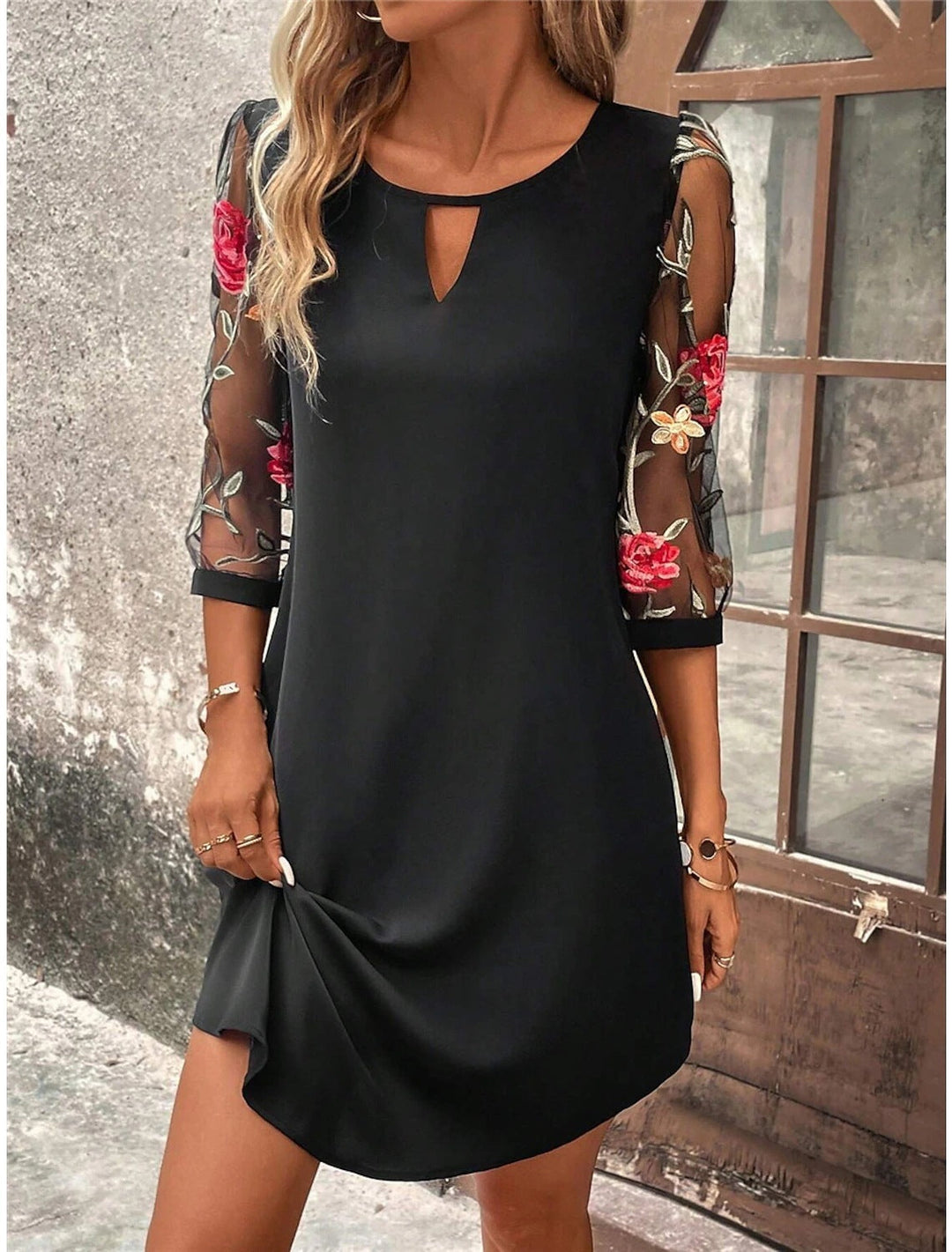 Levoire | Robe Ajustée Avec Délicate Dentelle Noir