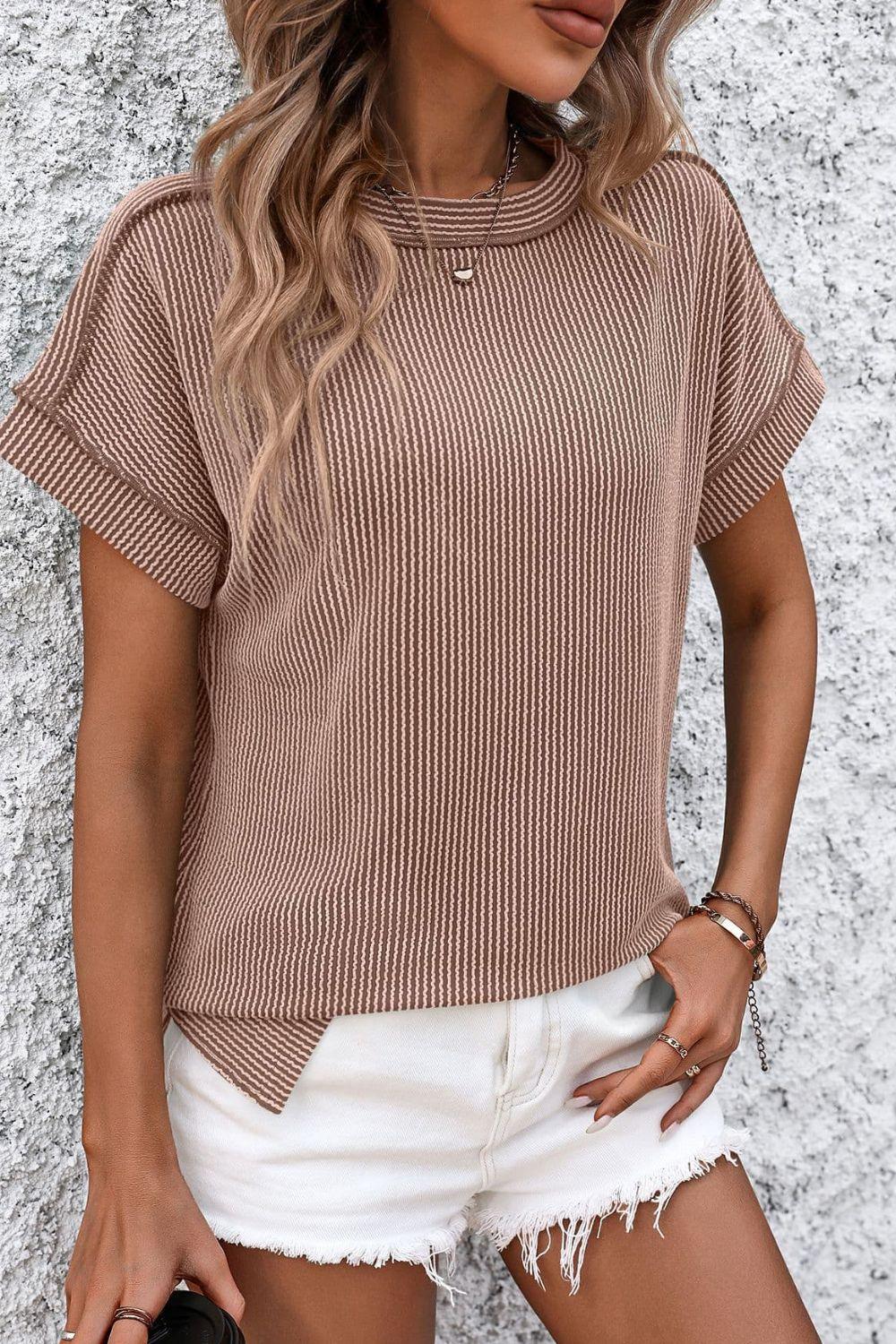 Levoire | T-Shirt Classique À Manches Courtes Rayé Avec Col Rond Chameau