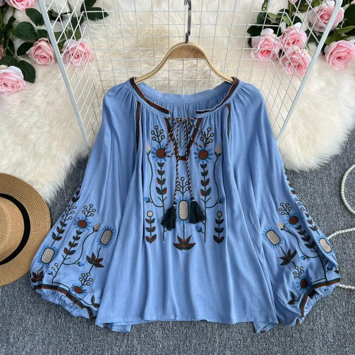 Levoire | Chemise à col rond pour femmes avec broderie Bleu ciel Taille libre