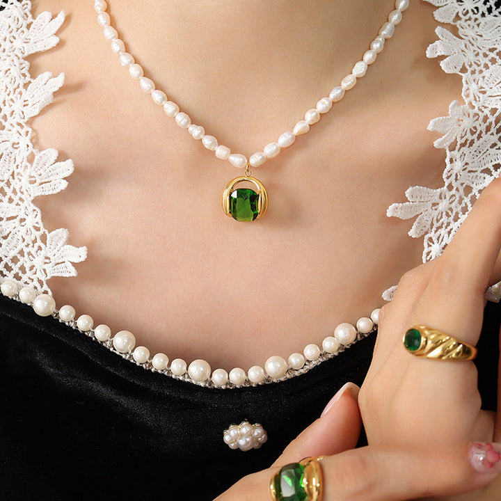 Levoire | Collier Élégant En Perles Avec Pendentif En Zircon Vert