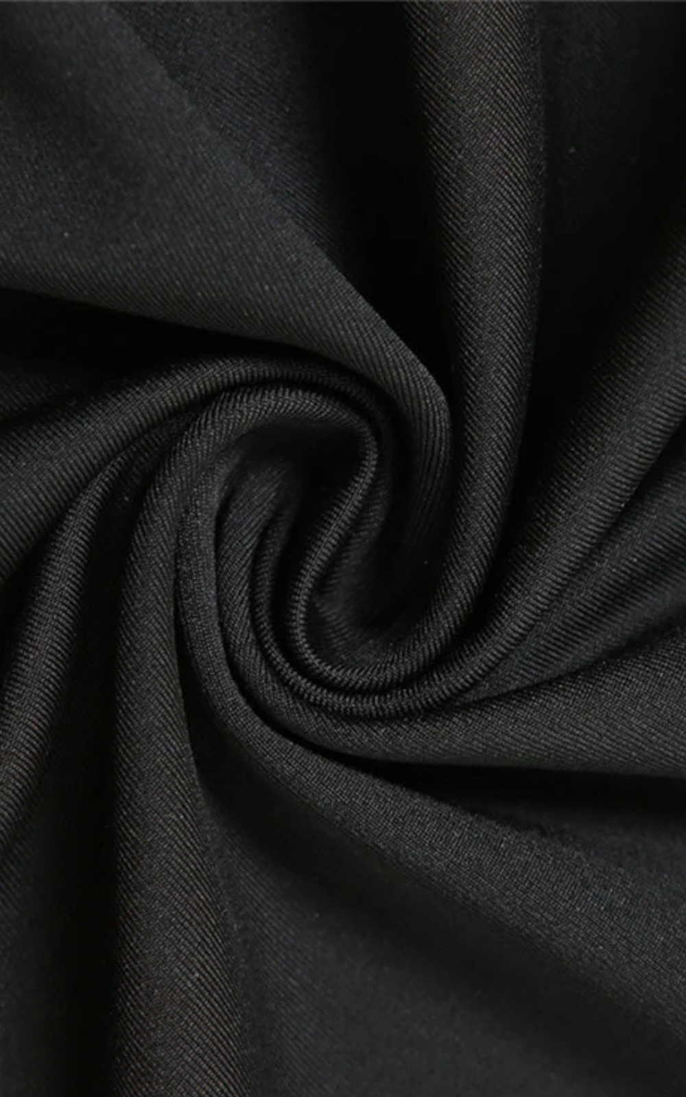 Levoire | Femme Noire Fluide Élégance Intemporelle Et Confort Stylé