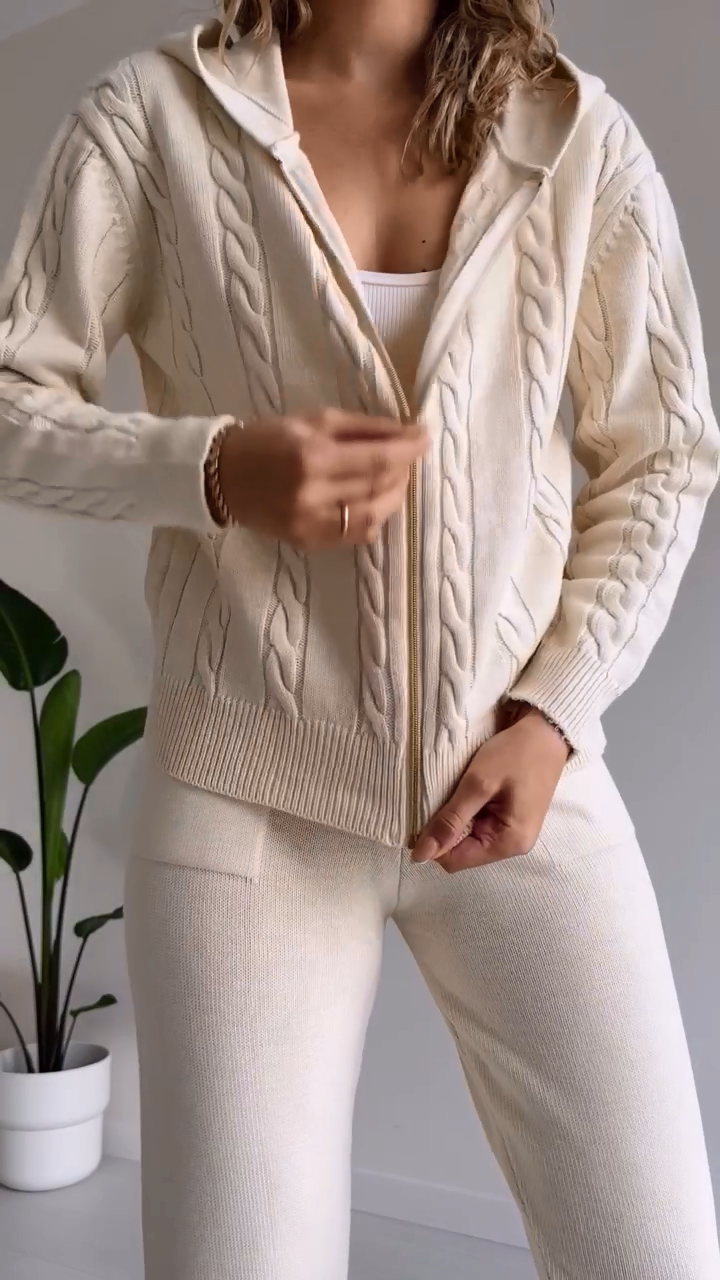 Levoire | Femmes Ensemble Pull Torsadé Et Gilet Dans Un Style Moderne
