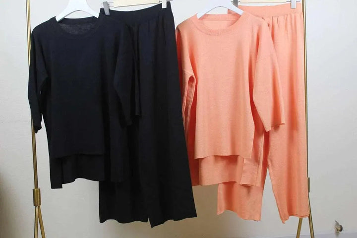 Levoire | Dans la robe pour femmes à taille haute et à deux pièces, il y a un tricot en soie, une fente et un col rond.