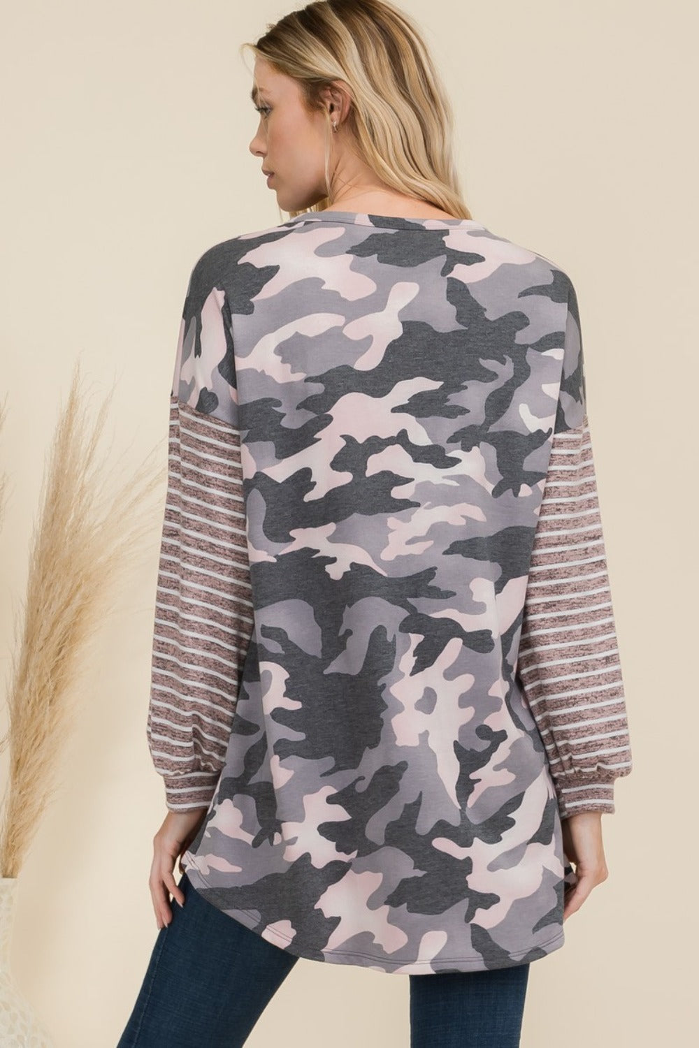 Levoire | Celeste Koko Camouflage-Modèle Haut-Bas T-shirt avec Manches Rayées