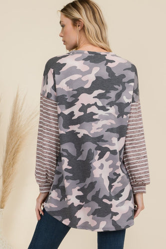 Levoire | Celeste Koko Camouflage-Modèle Haut-Bas T-shirt avec Manches Rayées