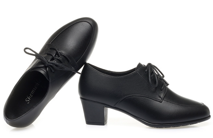 Levoire | Bottes En Dentelle Noires Pour Femmes Avec Des Talons Moyens Confortables
