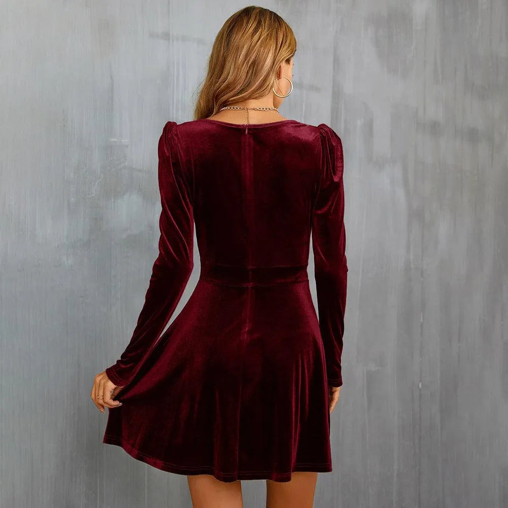 Levoire | Robe en velours à manches longues avec décolleté en V