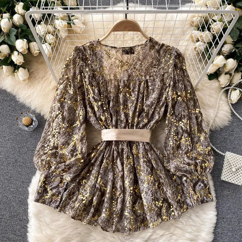 Levoire | Chemise Slim rétro avec décolleté en V et ceinture pour femmes
