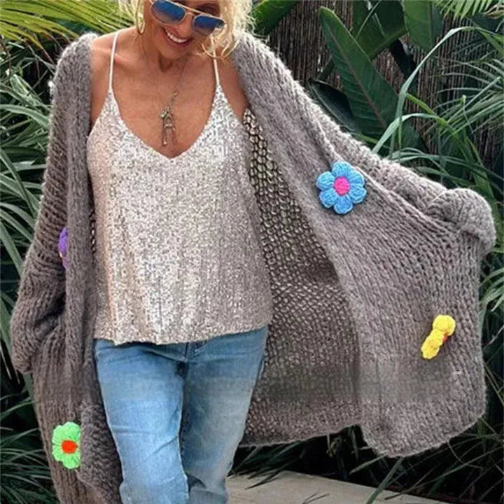 Levoire | Cardigan en tricot long avec des fleurs Gris